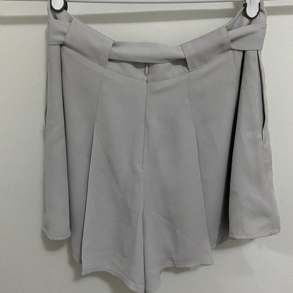 Aritzia Sunday Best Shorts - hardly worn - Picture 4 of 6